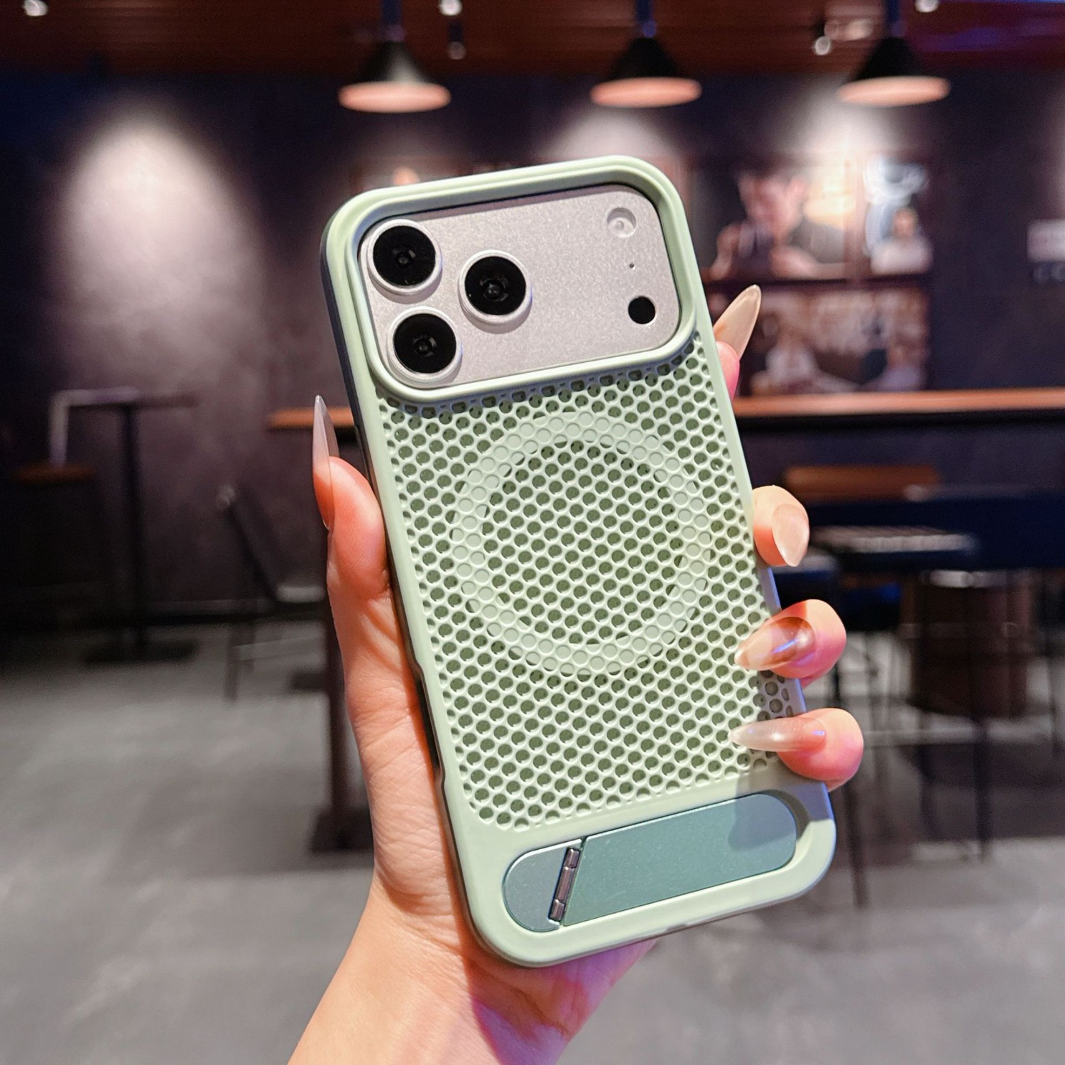 Magnetic Charging Stand - iPhone 17/16 Pro Max用 磁気冷却スマホケース 放熱